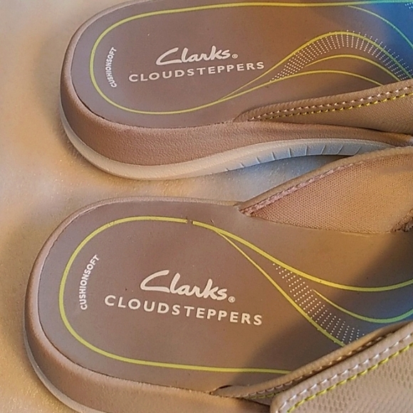 Clarks Cloudsteppers gray sandals size 7M - Picture 4 of 8